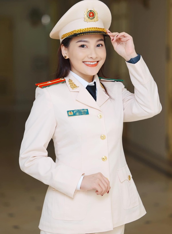 Diễn viên Bảo Thanh diện áo tắm khoe đường cong nuột nà-11