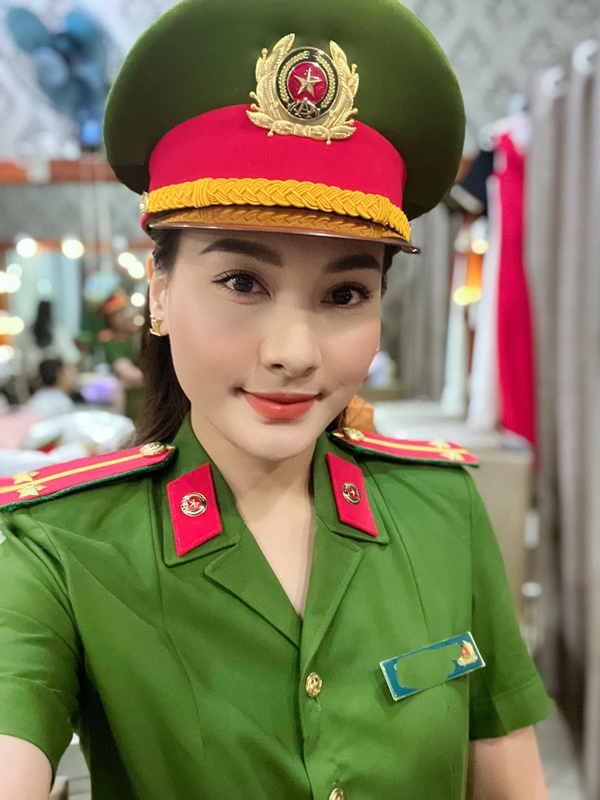 Diễn viên Bảo Thanh diện áo tắm khoe đường cong nuột nà-12