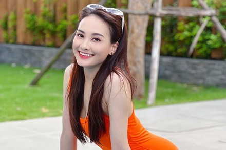 Diễn viên Bảo Thanh diện áo tắm khoe đường cong nuột nà
