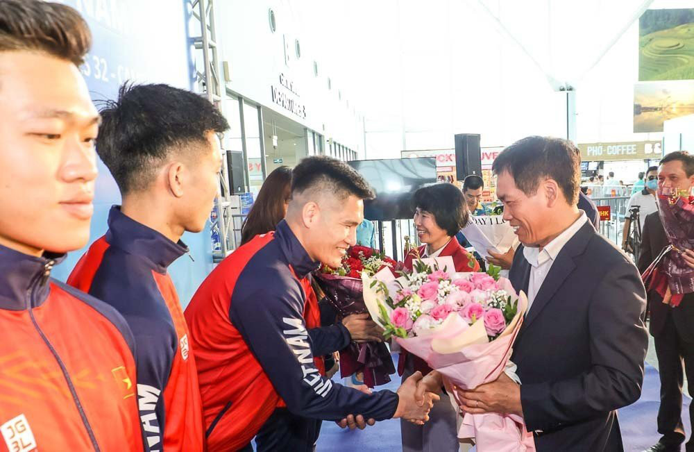 Đại quân đoàn TTVN sang Campuchia, cờ Việt Nam tung bay tại SEA Games 32-2