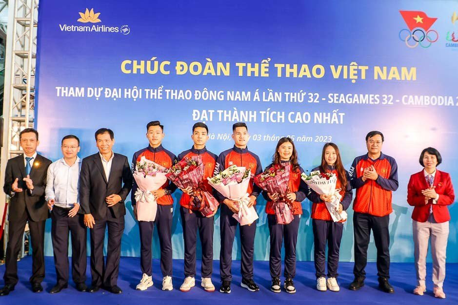 Đại quân đoàn TTVN sang Campuchia, cờ Việt Nam tung bay tại SEA Games 32-3