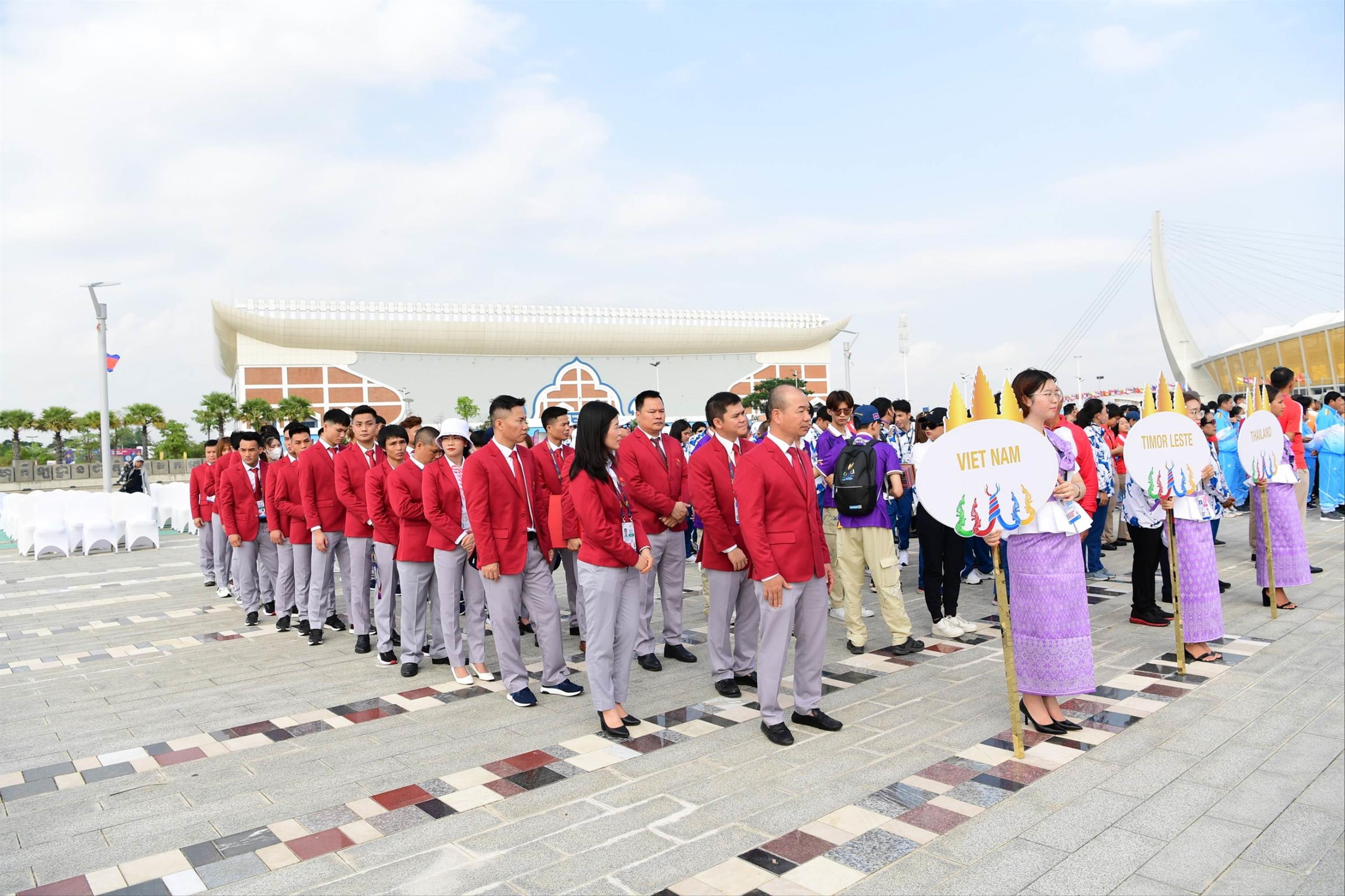 Đại quân đoàn TTVN sang Campuchia, cờ Việt Nam tung bay tại SEA Games 32-4