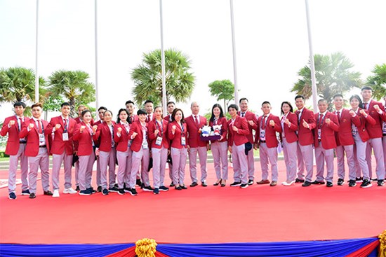 Đại quân đoàn TTVN sang Campuchia, cờ Việt Nam tung bay tại SEA Games 32