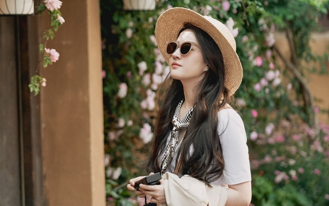 Chiêu rửa mặt đặc biệt giúp làn da tuổi 36 của Lưu Diệc Phi vẫn căng mướt, trắng mịn-4