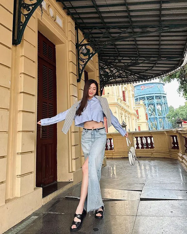 7 cách phối chân váy denim dáng dài của các người đẹp Việt-1