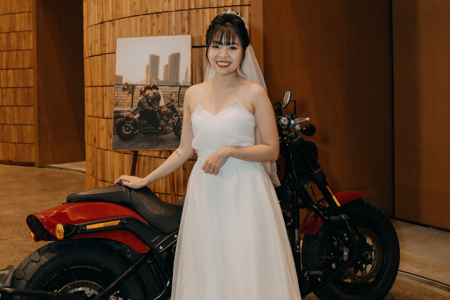 Đam mê tốc độ, cô dâu TP.HCM lái xe 1.800 phân khối vào lễ đường-1