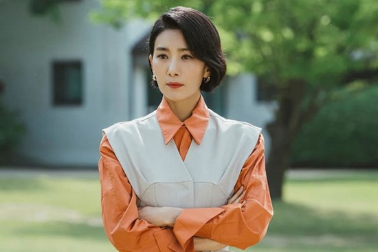 Bị chị chồng móc mỉa ngay giữa đám giỗ, tôi cười nói một câu chị tức tối ôm con bỏ về luôn