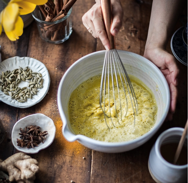 Giải độc cơ thể và giảm cân hiệu quả với món latte nghệ cực kỳ dễ làm-4