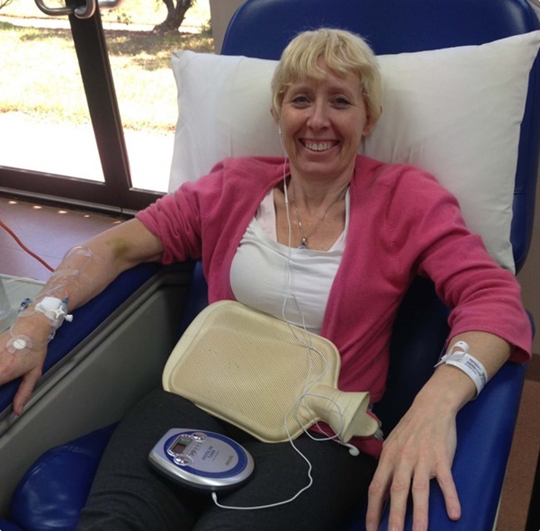 Nhờ thói quen của con gái mắc bệnh Down, người mẹ phát hiện bị ung thư, hành trình chữa bệnh thật đáng khâm phục-2