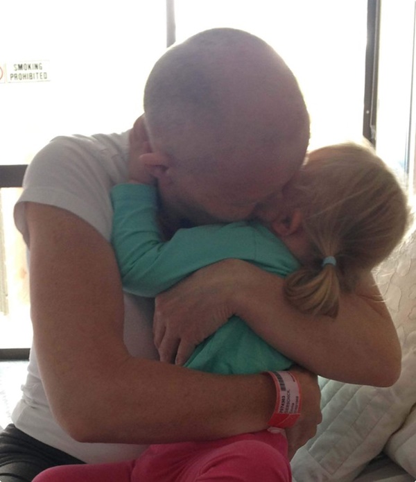 Nhờ thói quen của con gái mắc bệnh Down, người mẹ phát hiện bị ung thư, hành trình chữa bệnh thật đáng khâm phục-5