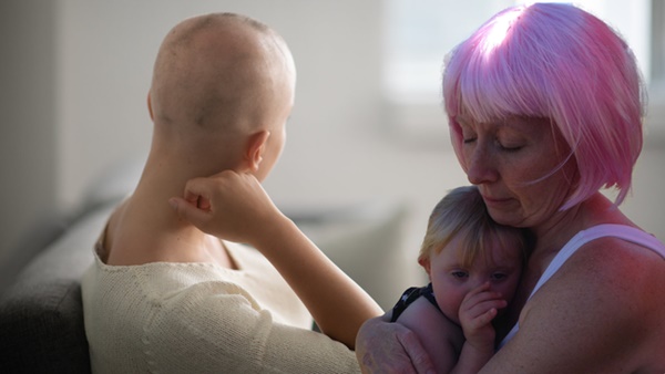 Nhờ thói quen của con gái mắc bệnh Down, người mẹ phát hiện bị ung thư, hành trình chữa bệnh thật đáng khâm phục-6