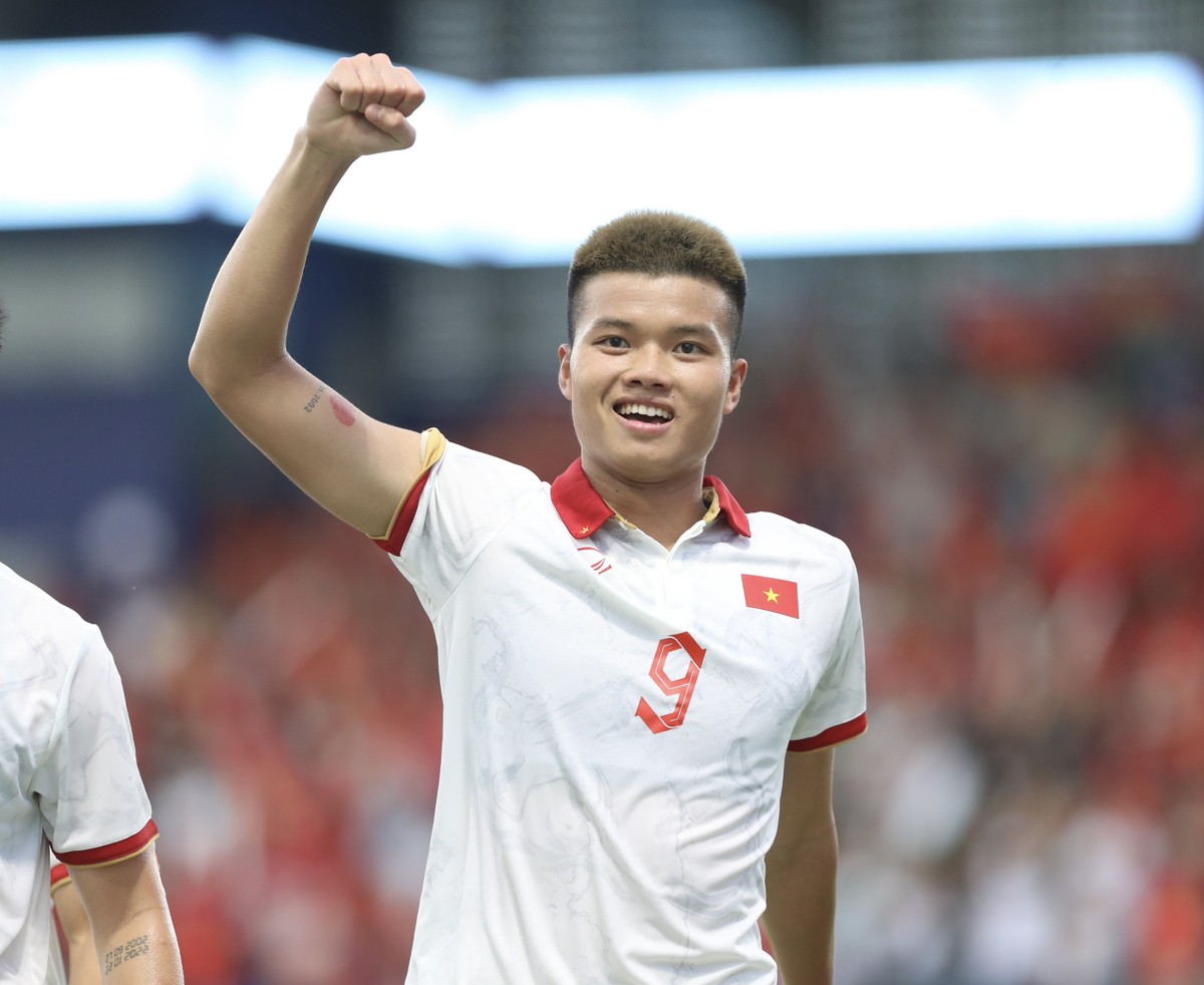 Hành động đặc biệt của HLV Troussier với cầu thủ U22 Việt Nam phản lưới nhà-7