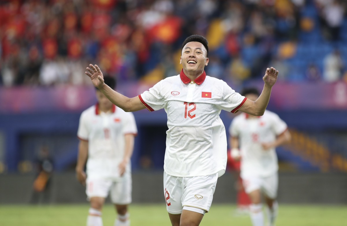 Hành động đặc biệt của HLV Troussier với cầu thủ U22 Việt Nam phản lưới nhà-8