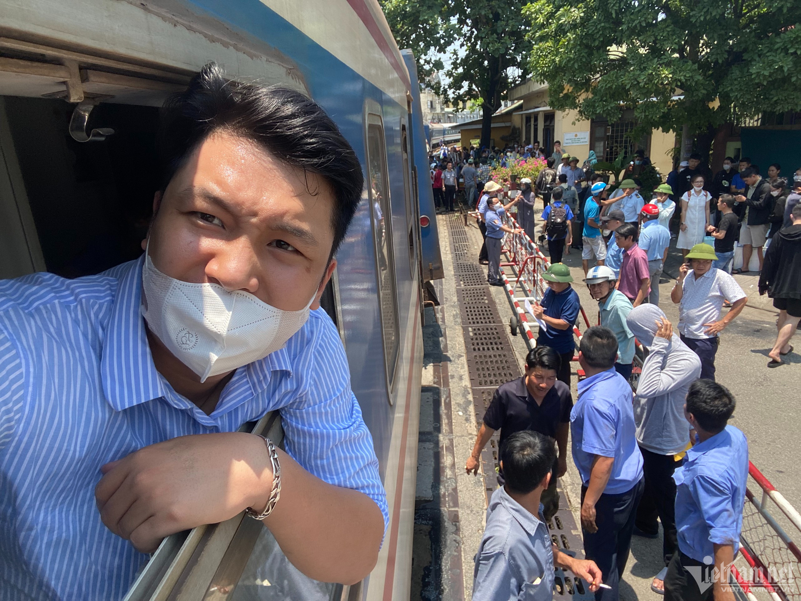 Tàu SE1 chở hơn 350 khách trật khỏi đường ray ở Huế-6