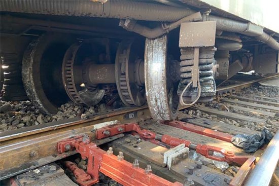 Tàu SE1 chở hơn 350 khách trật khỏi đường ray ở Huế