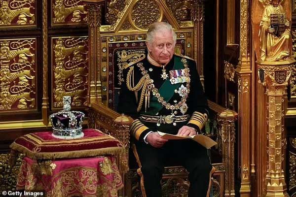 Trước Lễ đăng quang, bạn thân cố Nữ vương Elizabeth II tiết lộ lá thư báo trước vấn đề Vua Charles III có thể sẽ phải đối mặt trong ngày trọng đại-1