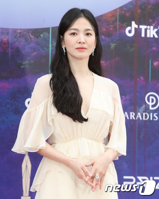 Song Hye Kyo giữ da căng mướt nhờ uống nước ép dưỡng trắng mỗi ngày-3