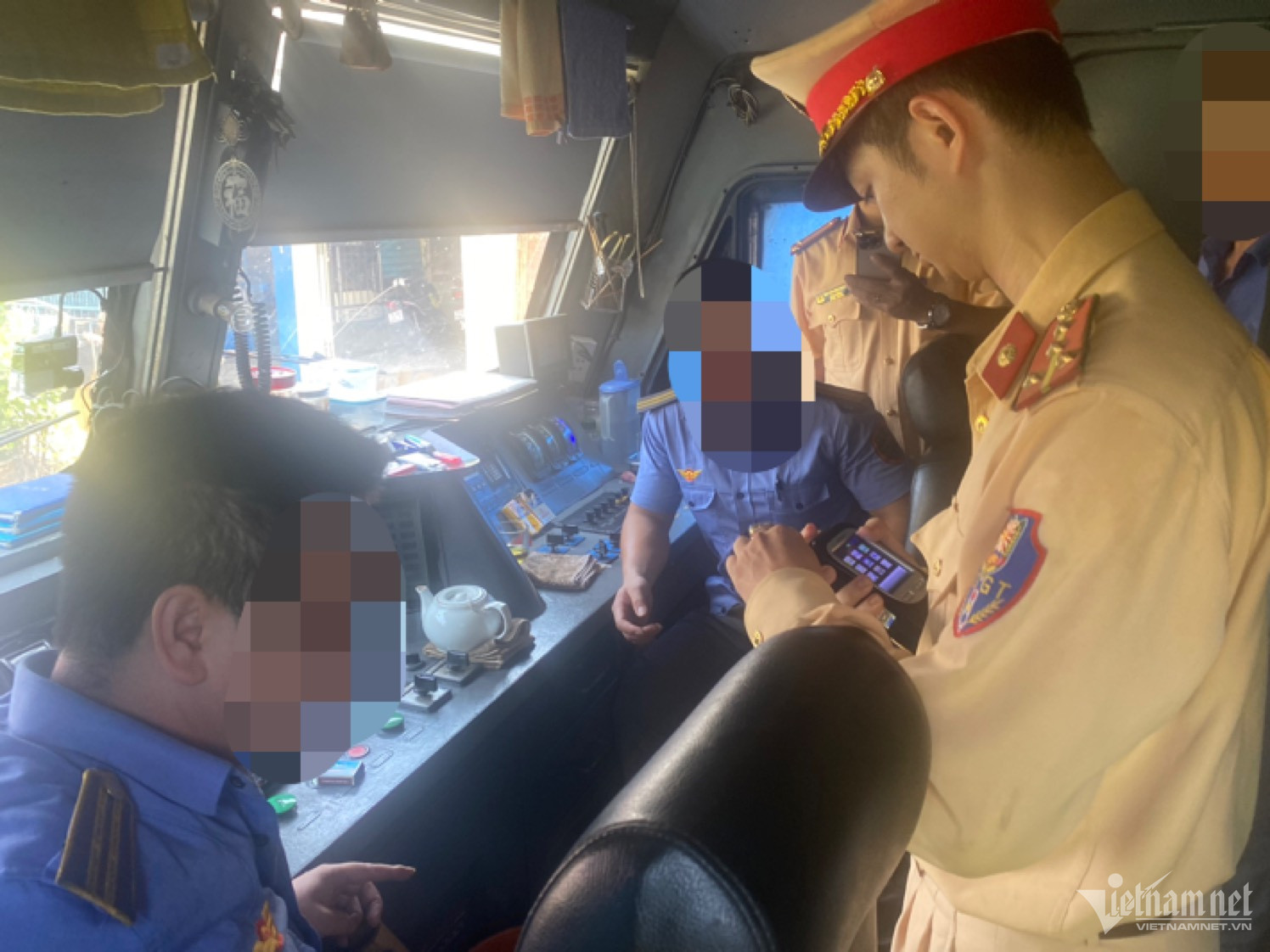 Vụ tàu SE1 trật bánh: Kiểm tra nồng độ cồn lái chính và phụ tàu-5