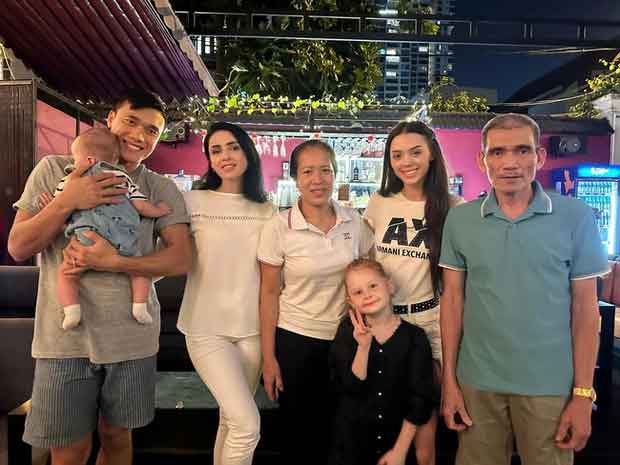 Dianka - vợ thủ môn Bùi Tiến Dũng trổ tài dâu đảm, rất được lòng bố mẹ chồng-1