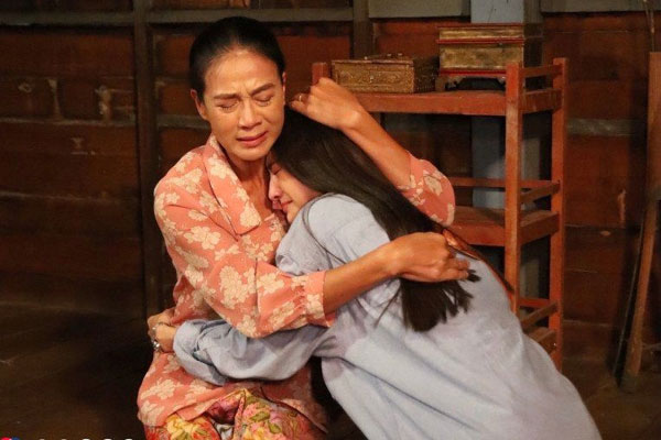 Nửa năm chị chồng không về quê, tôi và mẹ lên thăm thì suýt ngất khi vừa đẩy cửa-1