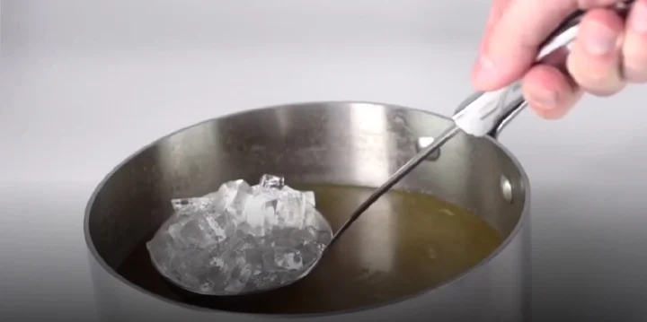 Bí quyết chữa món canh quá nhiều dầu mỡ-1