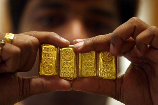 Giá vàng hôm nay 5/5: Vượt đỉnh 1 năm, tiến gần mức kỷ lục