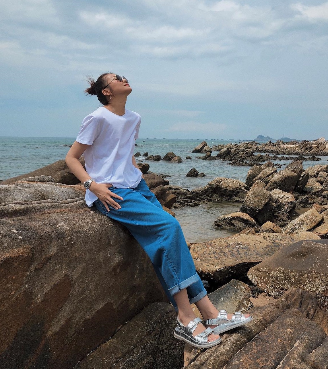 Sao Việt diện sandal với 10 kiểu trang phục để tôn dáng tối ưu-2