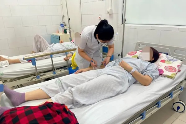 Hai mẹ con bị tan máu sau ăn nem rán tẩm bột phẩm màu-1