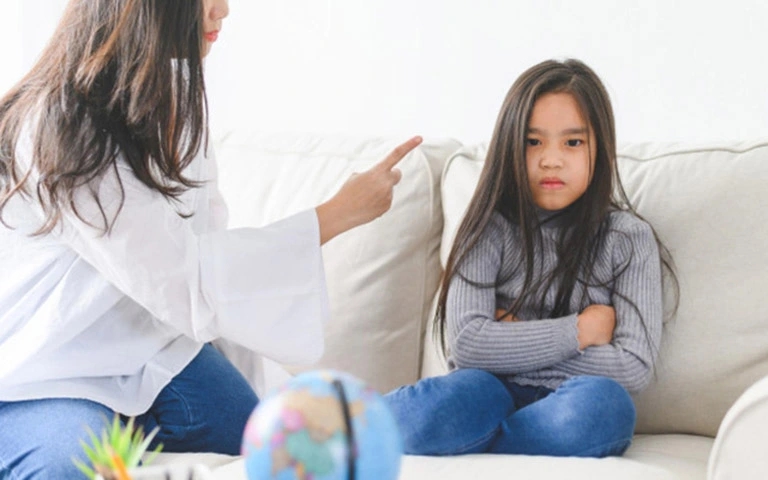 Cha mẹ thông minh sẽ BỚT NÓI 3 câu này: Con cái ngày nào cũng vui vẻ hạnh phúc, chính người lớn cũng đỡ mệt mỏi, đau đầu-2