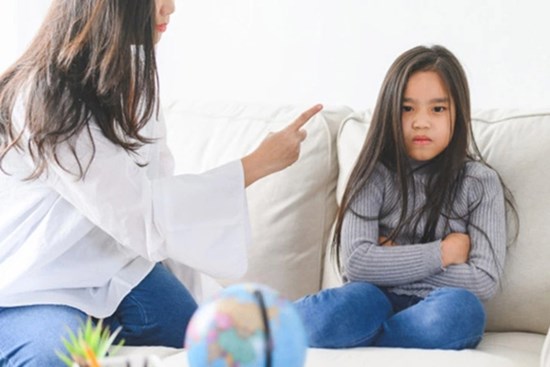 Cha mẹ thông minh sẽ BỚT NÓI 3 câu này: Con cái ngày nào cũng vui vẻ hạnh phúc, chính người lớn cũng đỡ mệt mỏi, đau đầu