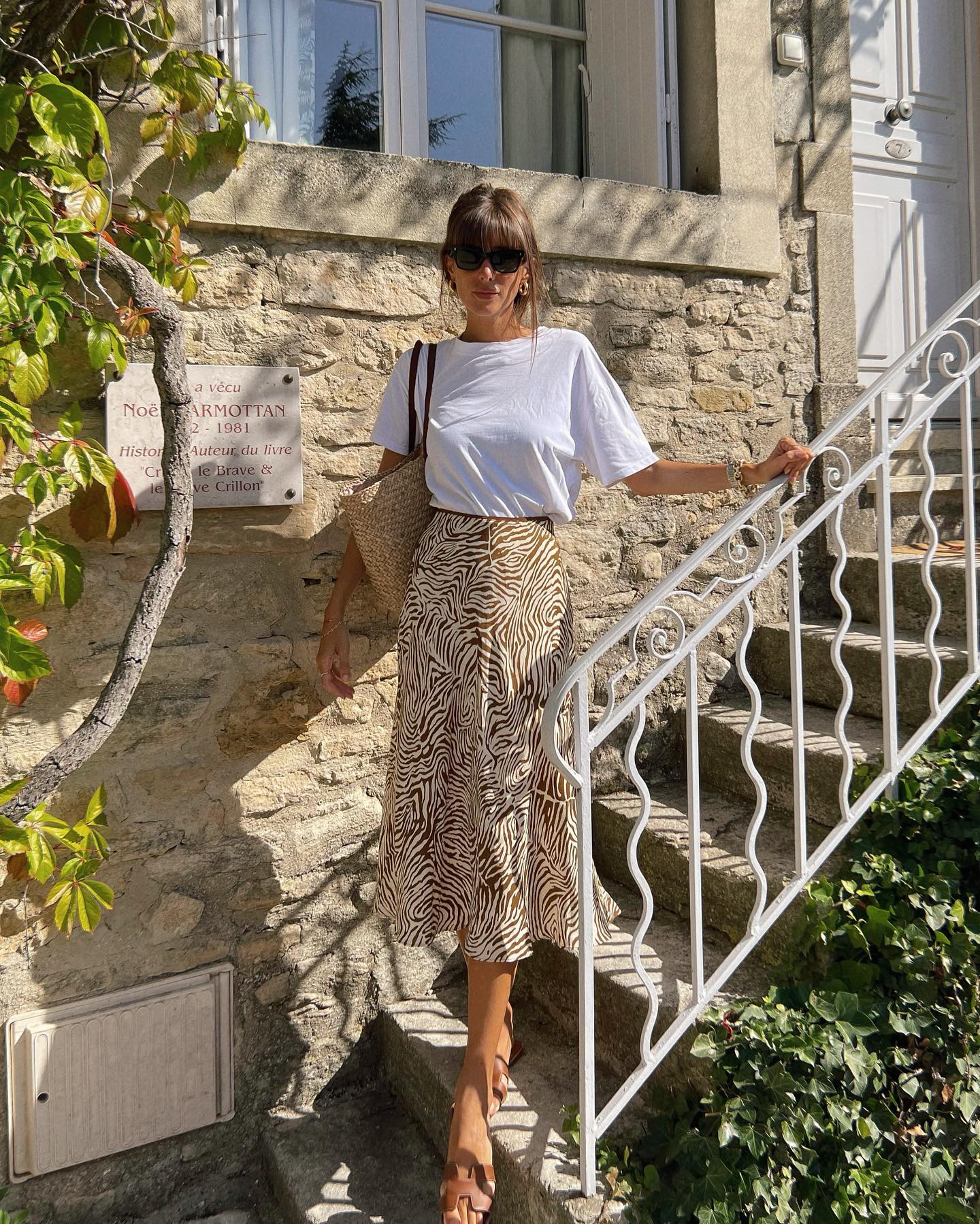 10 cách diện áo phông sang xịn mịn của phụ nữ Pháp-4