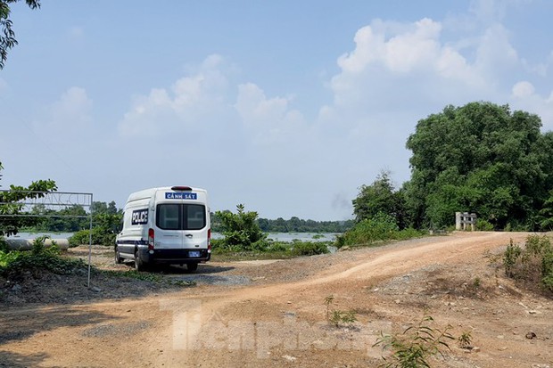 Người phụ nữ tử vong bất thường cạnh con dao, gói thuốc lá ở trong vườn trái cây-4