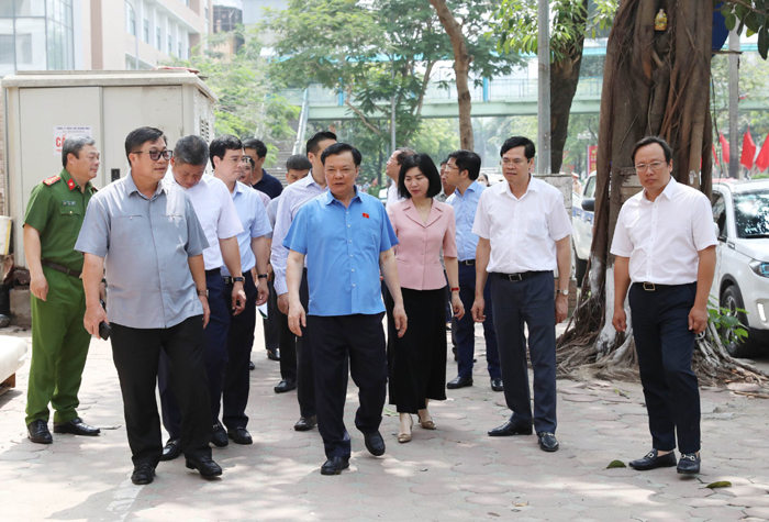 Bí thư Thành ủy Đinh Tiến Dũng tiếp xúc cử tri quận Hoàng Mai, huyện Gia Lâm-5