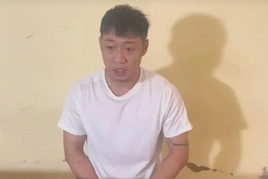 Vợ bị trêu ghẹo, chồng điều khiển xe ô tô tông 1 người bị thương