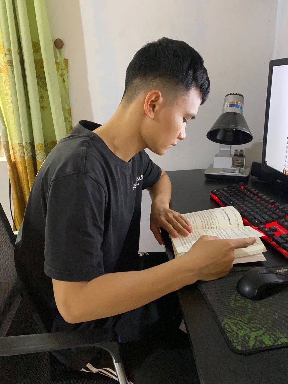 21 tuổi mắc ung thư máu, từ sụp đổ đến ra trường đúng thời hạn và âm tính với khối u-1