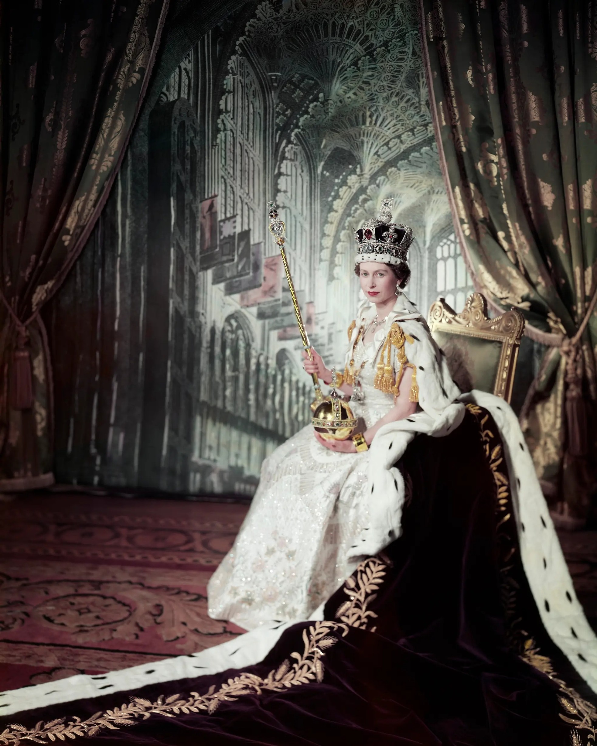 MướnMua Đầm Nữ Hoàng Châu Âu Vải Thêu Giá Tốt Nhất Tại LucTieuMicom