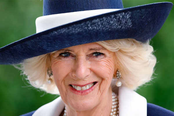 5 bí mật về phong cách thời trang của Vương hậu Camilla: Không ưa màu tím và đặc biệt yêu thích một chiếc áo của chồng-3