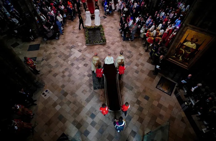 Vua Charles III đăng quang-10