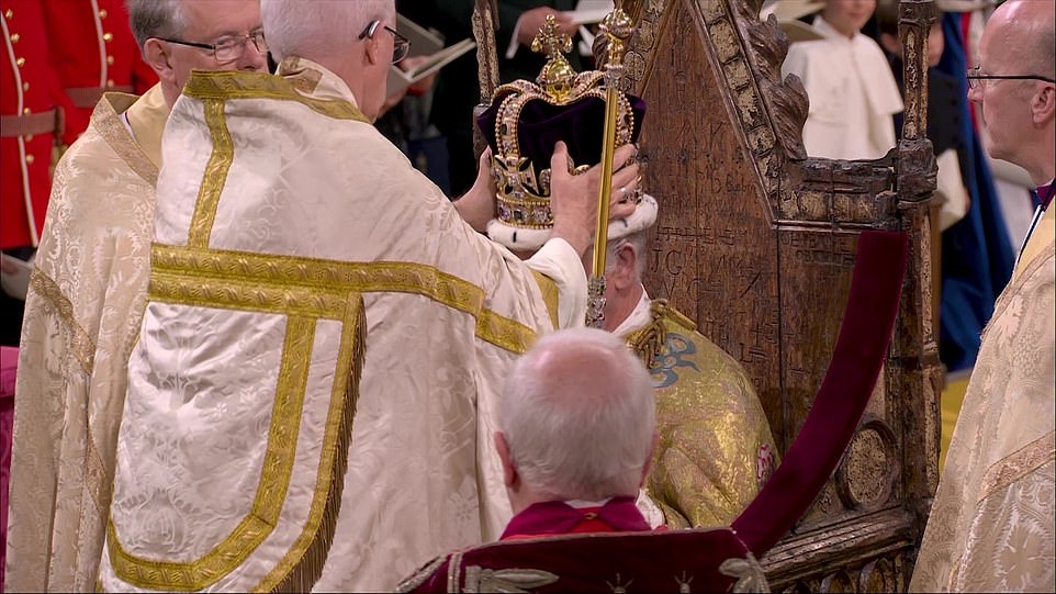 Vua Charles III đăng quang-16