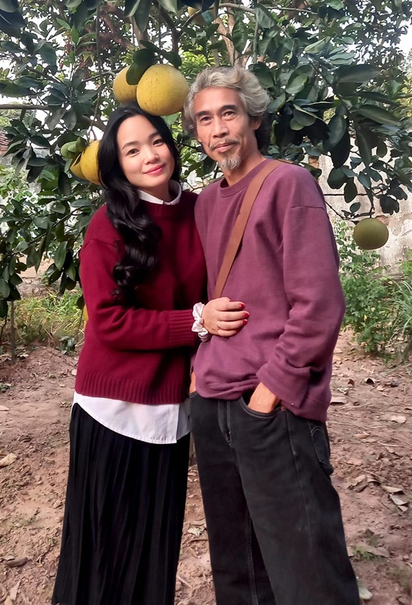 Tóc bạc trắng, nghệ sĩ khổ nhất màn ảnh Việt được vợ kém 25 tuổi yêu chiều-3