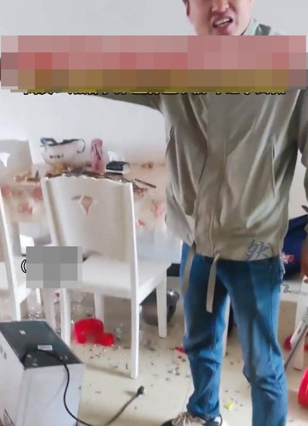 Đi làm về muộn, thấy cảnh tượng trong nhà người vợ muốn ly hôn luôn-1