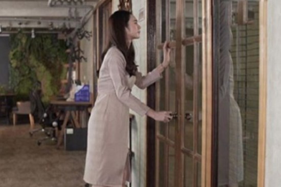 Đi làm về muộn, thấy cảnh tượng trong nhà người vợ muốn ly hôn luôn