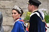 Vương phi Kate nổi bật tại Lễ đăng quang, dũng cảm phá lệ và tinh tế tri ân mẹ chồng cùng Nữ vương Elizabeth