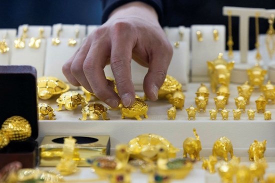 Giá vàng hôm nay 7/5: Đồng loạt giảm giá