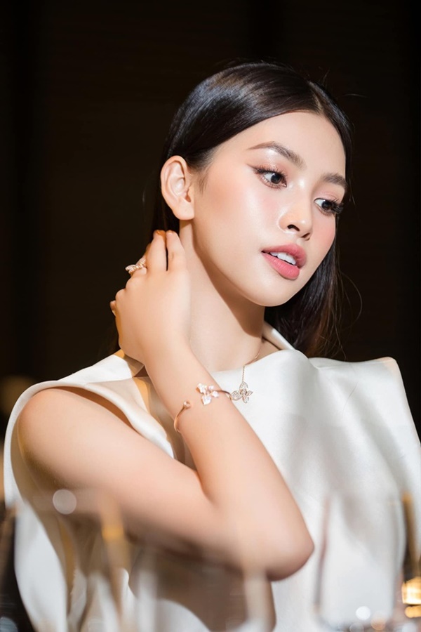 Hoa hậu tỷ lệ vàng Tiểu Vy: Sắc vóc thăng hạng, sống sang chảnh tuổi 23-2