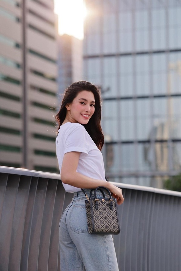 Hoa hậu tỷ lệ vàng Tiểu Vy: Sắc vóc thăng hạng, sống sang chảnh tuổi 23-11