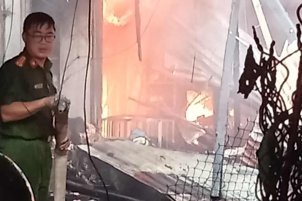 Hình ảnh vụ cháy chợ biên giới Ea Súp, hàng trăm ki ốt bị thiêu rụi-5