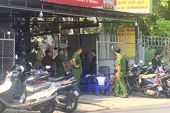 Nam thanh niên bị sát hại trước quán nhậu ở TP.HCM
