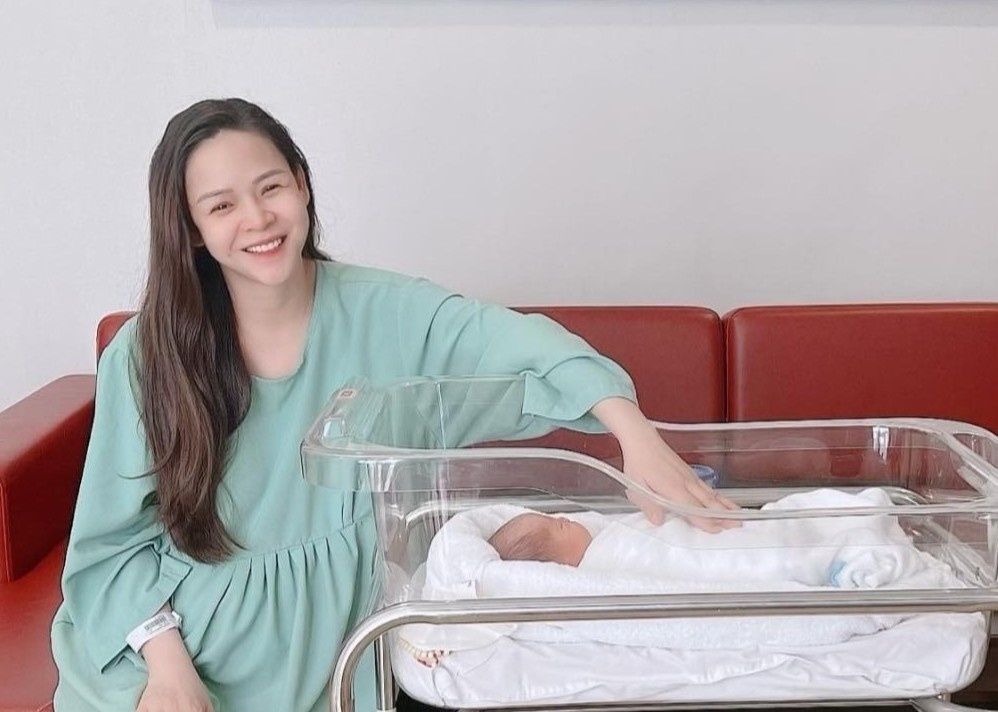 Cặp đôi vàng của VTV Diễm Hương - Hồng Quang đón con thứ 2-1