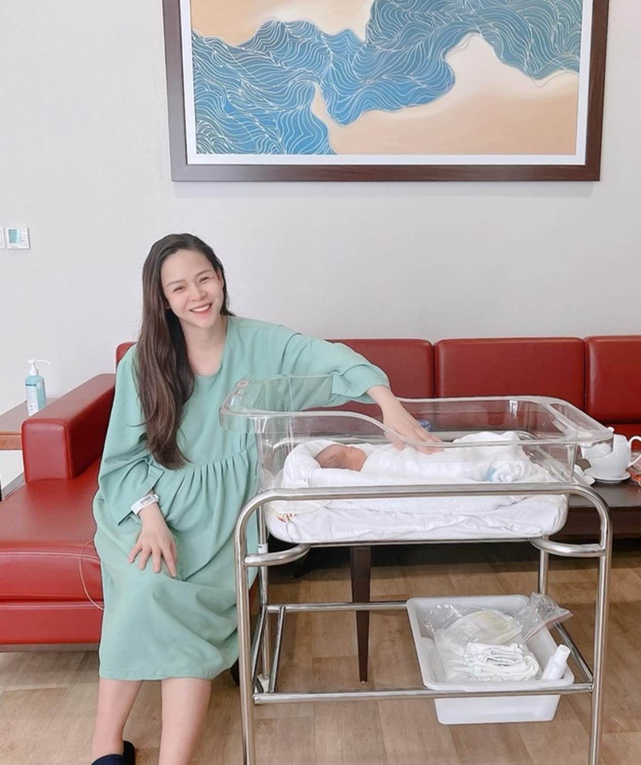 Cặp đôi vàng của VTV Diễm Hương - Hồng Quang đón con thứ 2-2